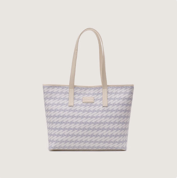 “Buckle Up, Babe” – The It-Bag with Belted Attitude