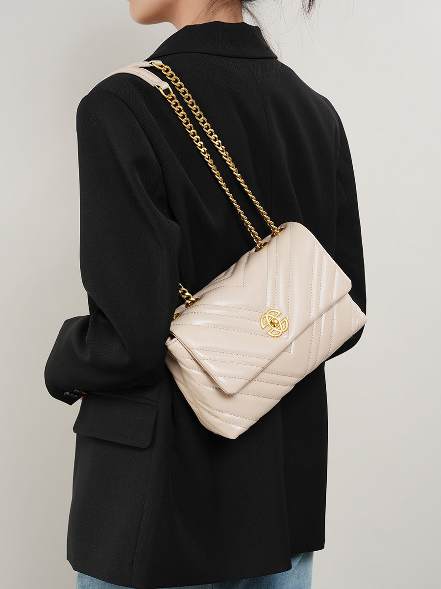 “Vintage Vice” – The Retro Leather Shoulder Bag with Serious Style