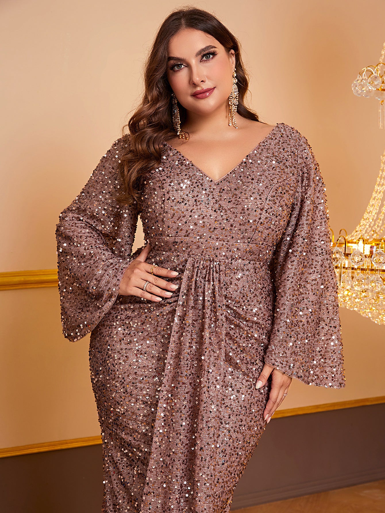 Midnight Sparkle – Långklänning med Paljetter & V-ringning