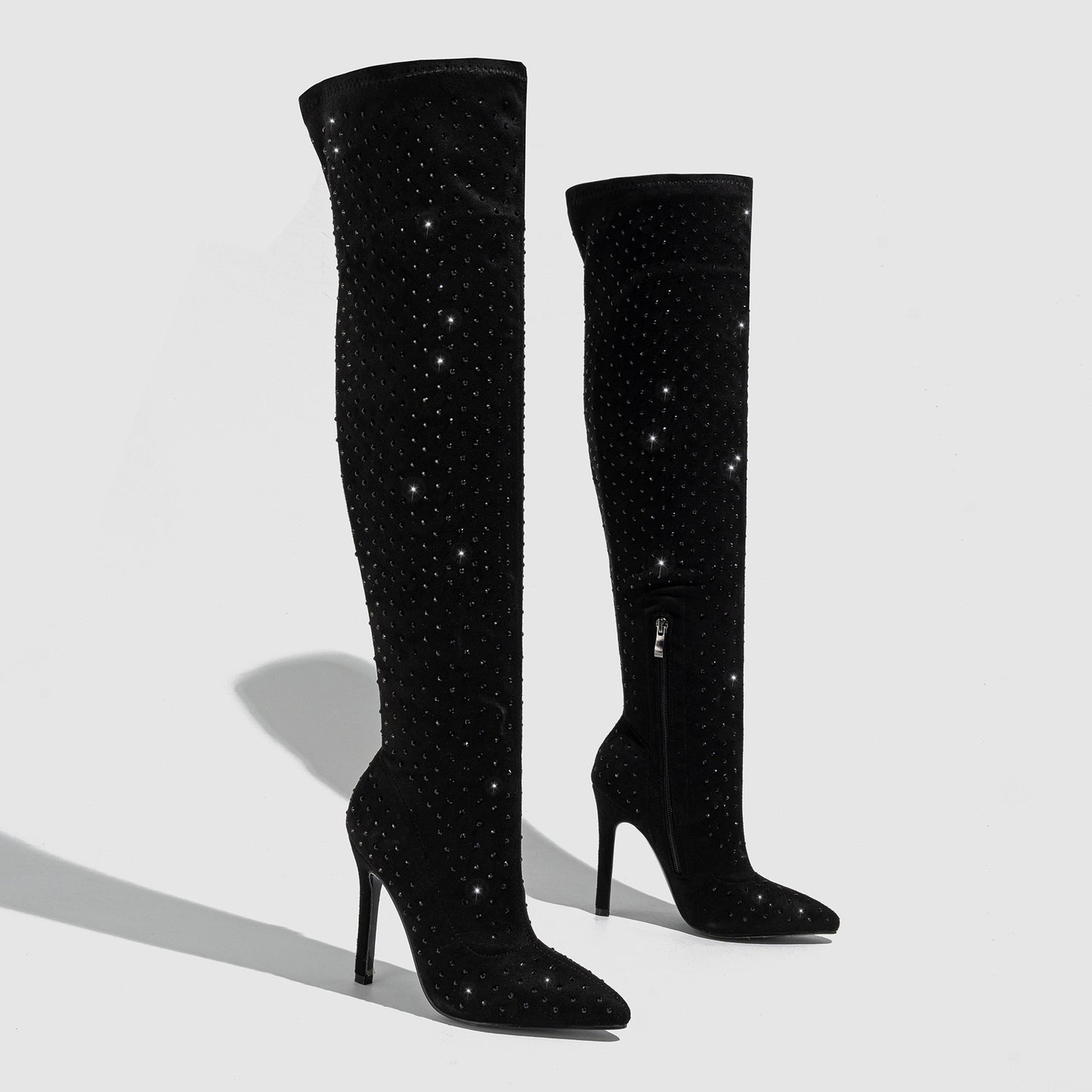 “Killer Queen” – Overknee Stilettos to Rule the Night
