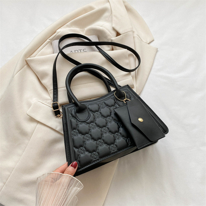 “Side Hustle” – The Street-Chic Shoulder Bag That Goes With Everything