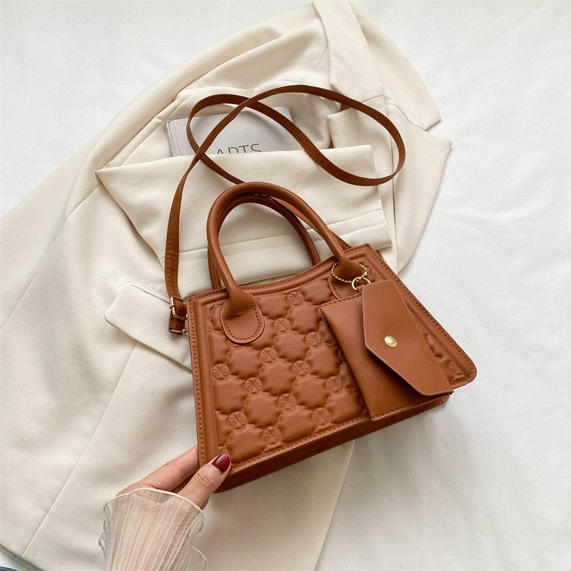 “Side Hustle” – The Street-Chic Shoulder Bag That Goes With Everything