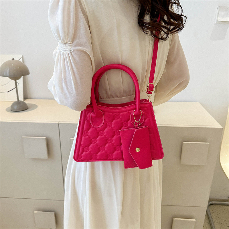 “Side Hustle” – The Street-Chic Shoulder Bag That Goes With Everything