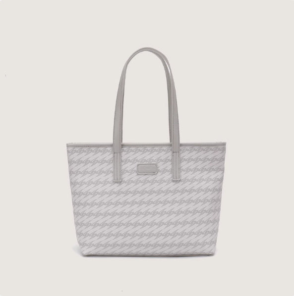 “Buckle Up, Babe” – The It-Bag with Belted Attitude