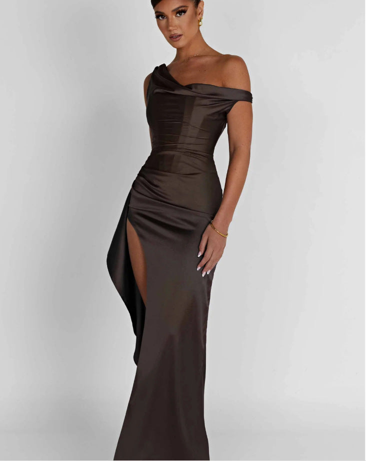“Silk Statement” – The One-Shoulder Satin Dress That Speaks Volumes