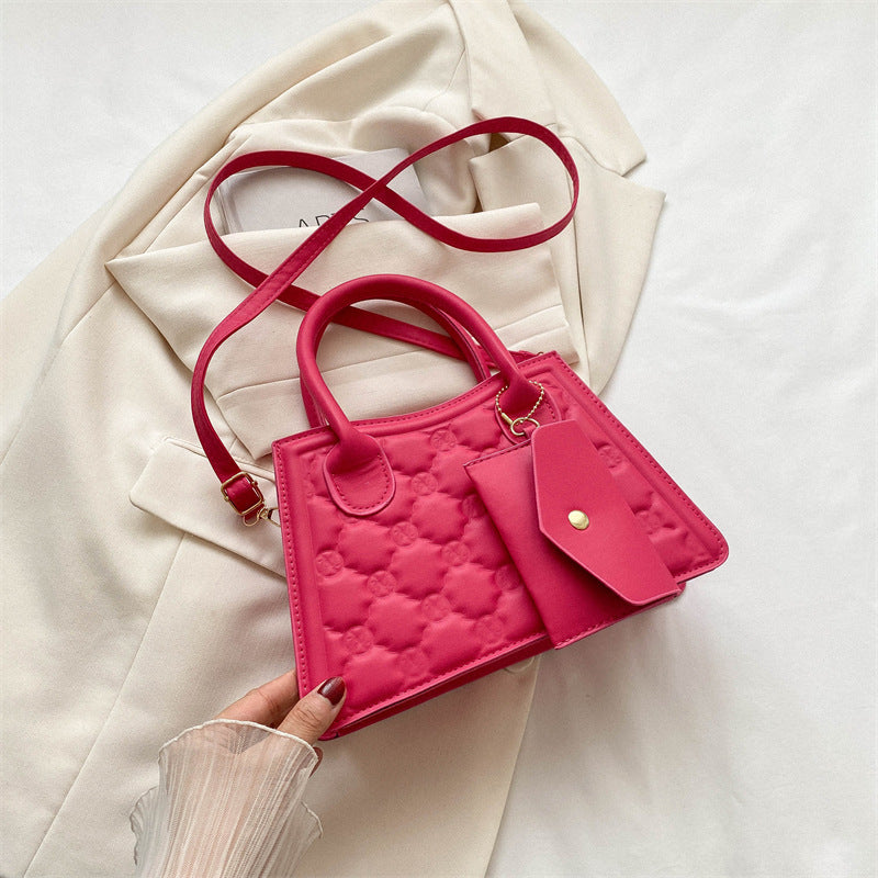 “Side Hustle” – The Street-Chic Shoulder Bag That Goes With Everything