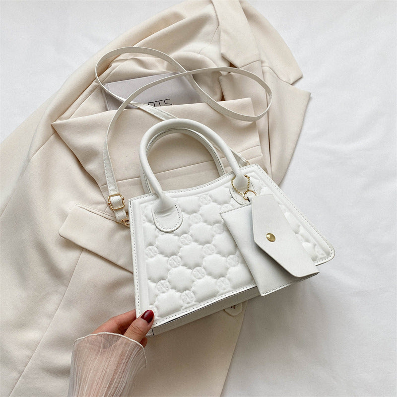 “Side Hustle” – The Street-Chic Shoulder Bag That Goes With Everything