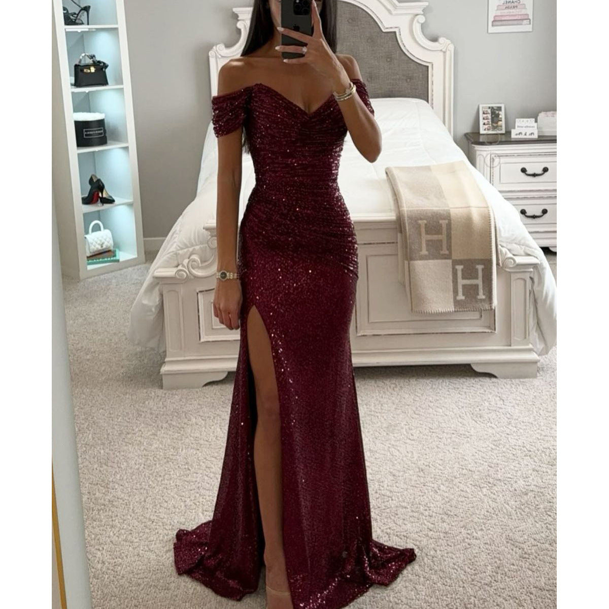 “Glow Getter” – The Sequin Tube Dress That Owns the Room