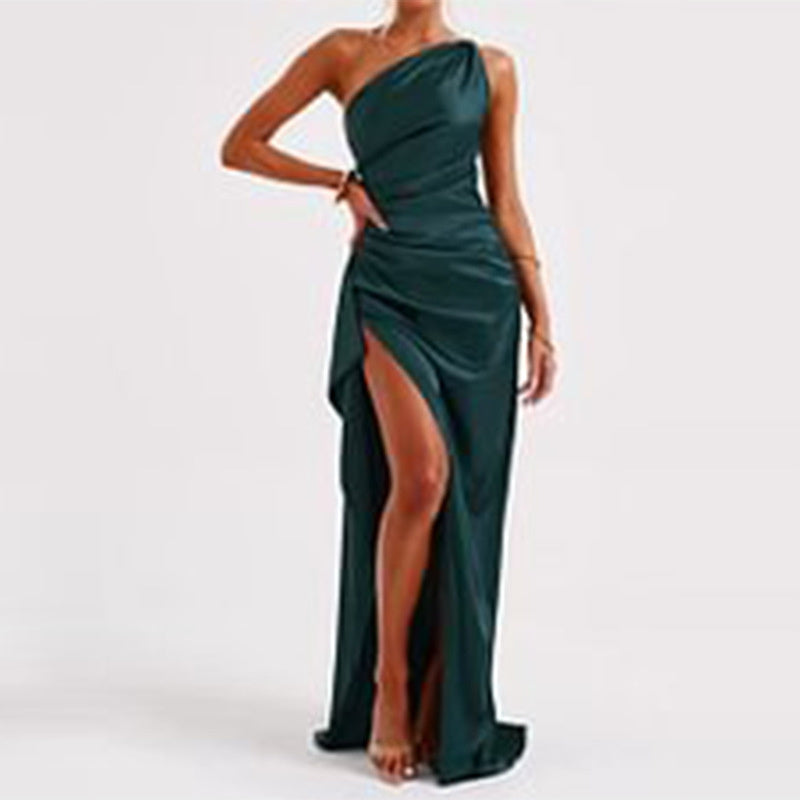 “Curve Appeal” – The Body-Hugging Dress Made to Turn Heads