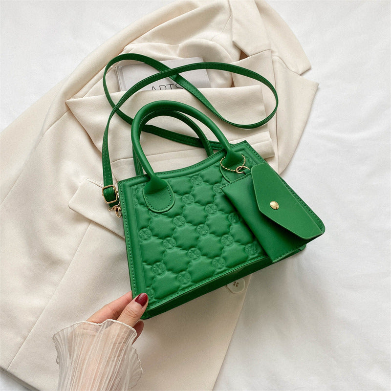“Side Hustle” – The Street-Chic Shoulder Bag That Goes With Everything