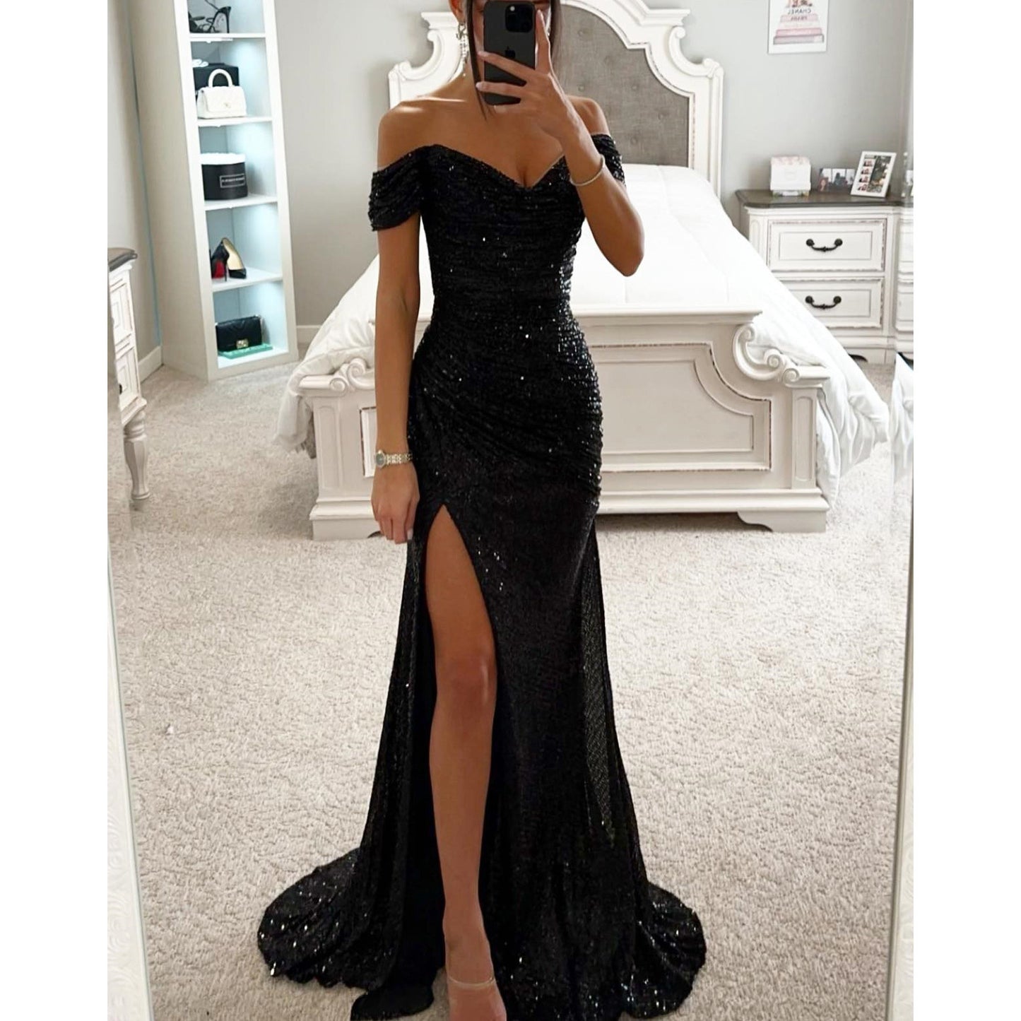 “Glow Getter” – The Sequin Tube Dress That Owns the Room