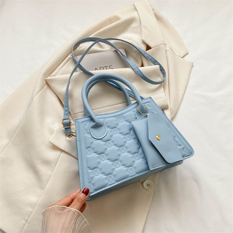 “Side Hustle” – The Street-Chic Shoulder Bag That Goes With Everything