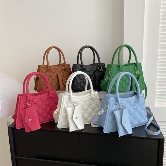 “Side Hustle” – The Street-Chic Shoulder Bag That Goes With Everything