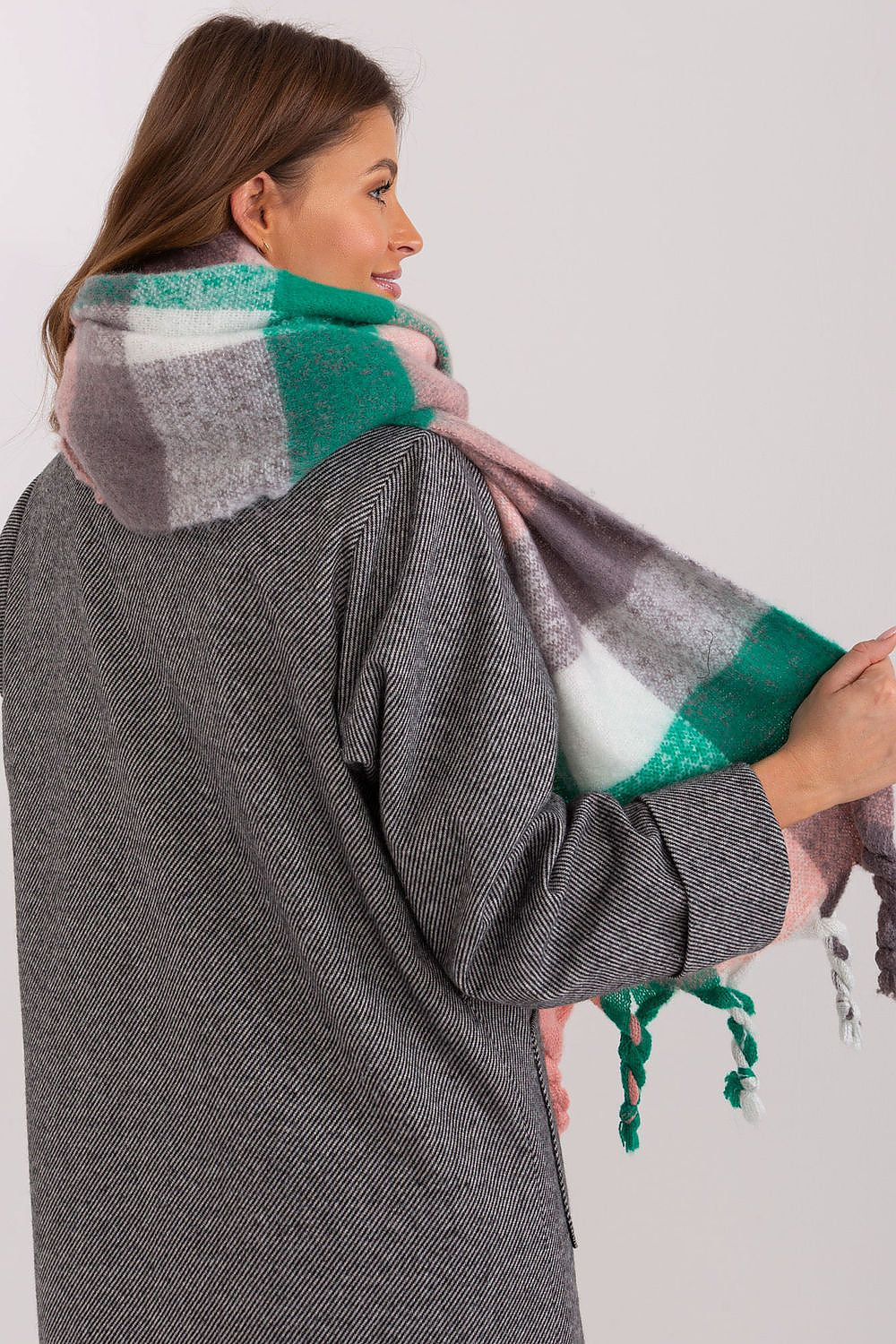  Shawl model 191704 AT 