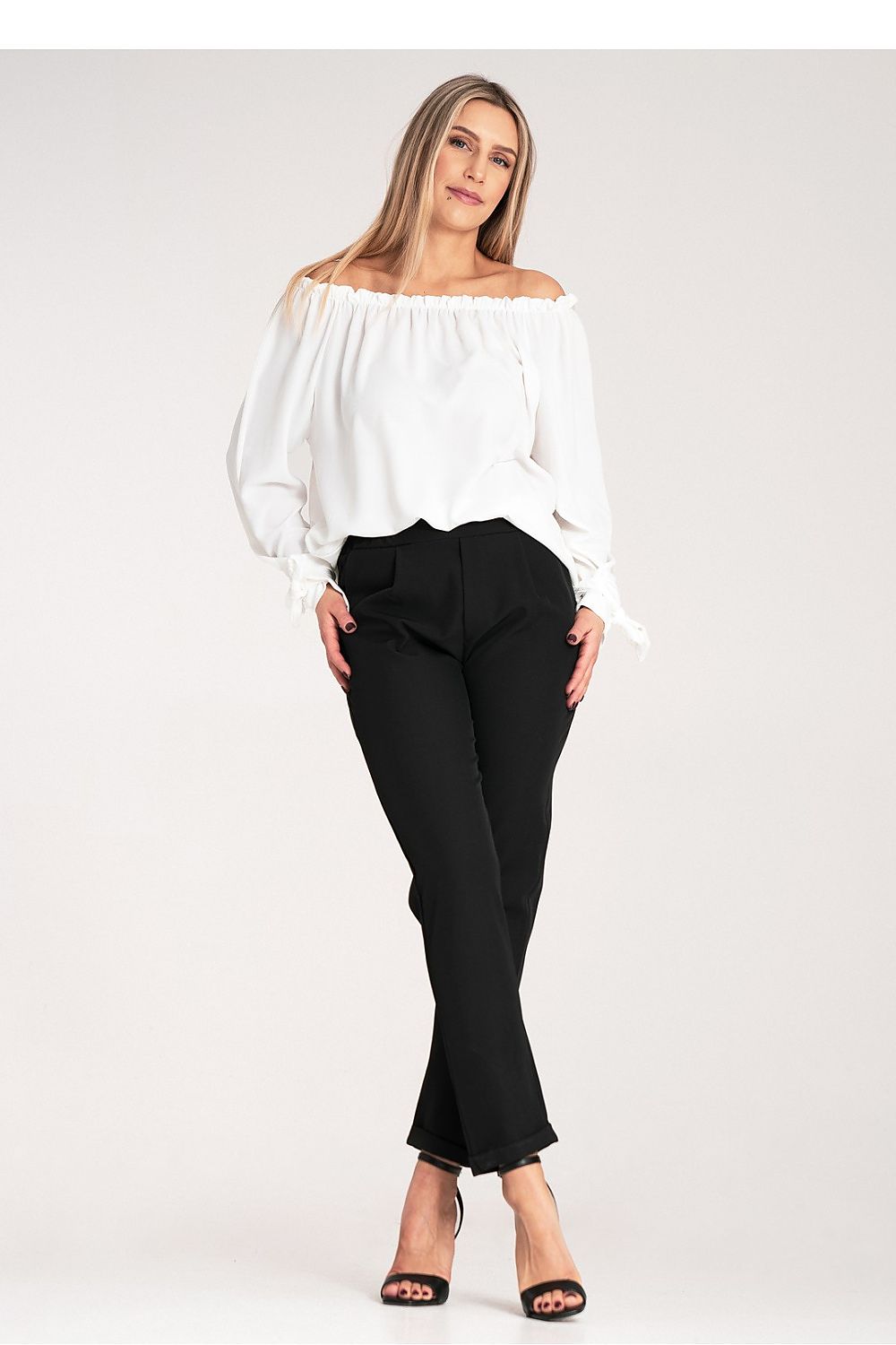 Women trousers model 214834 Figl 